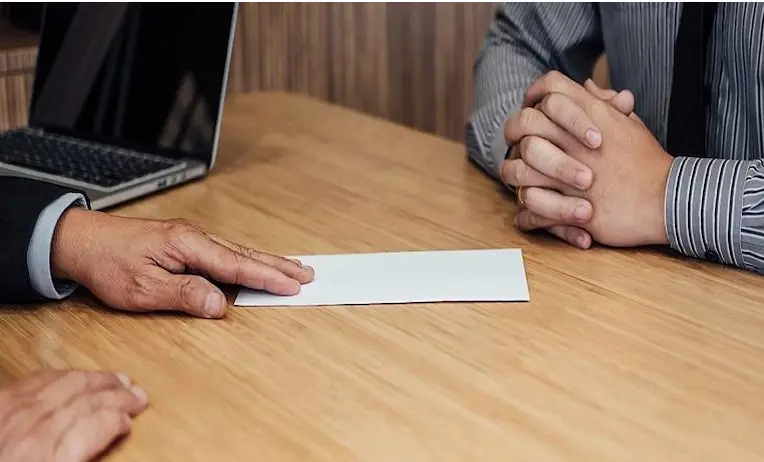 التعويض عن فسخ عقد العمل في السعودية 