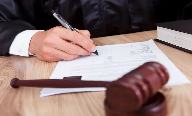 إنهاء عقد العمل قبل انتهاء مدته